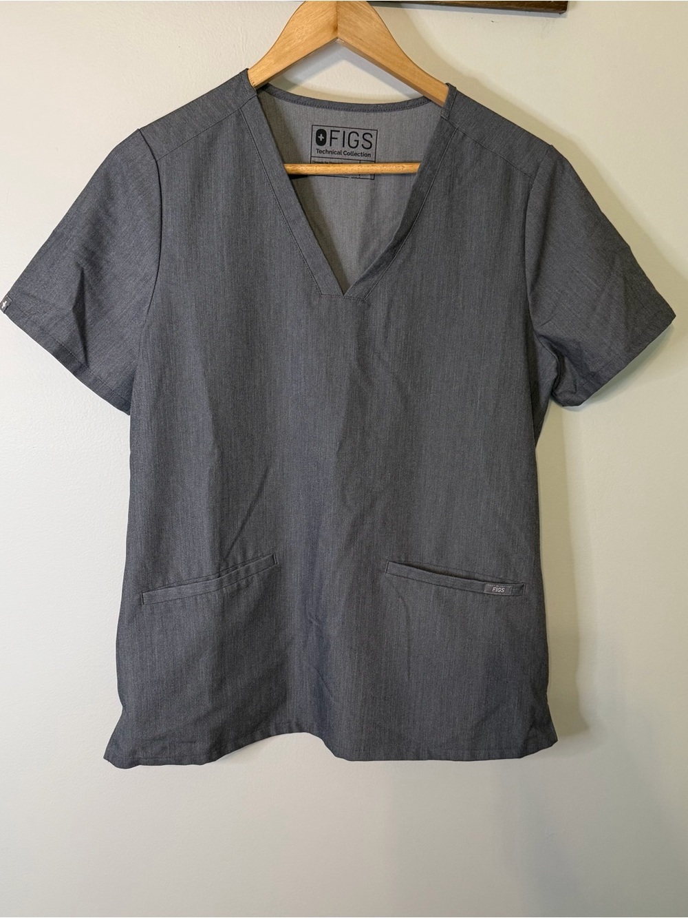 FIGS Technical Collection Gray Scrub‎ Top V-Neck Healthcare Uniform Size M